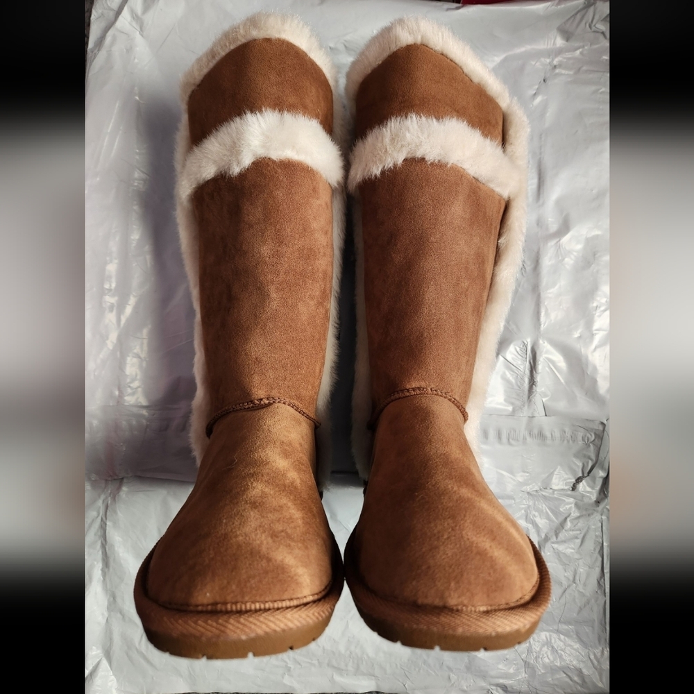 Brown Suede Boots with White Fur Trim - Picture 3 of 5